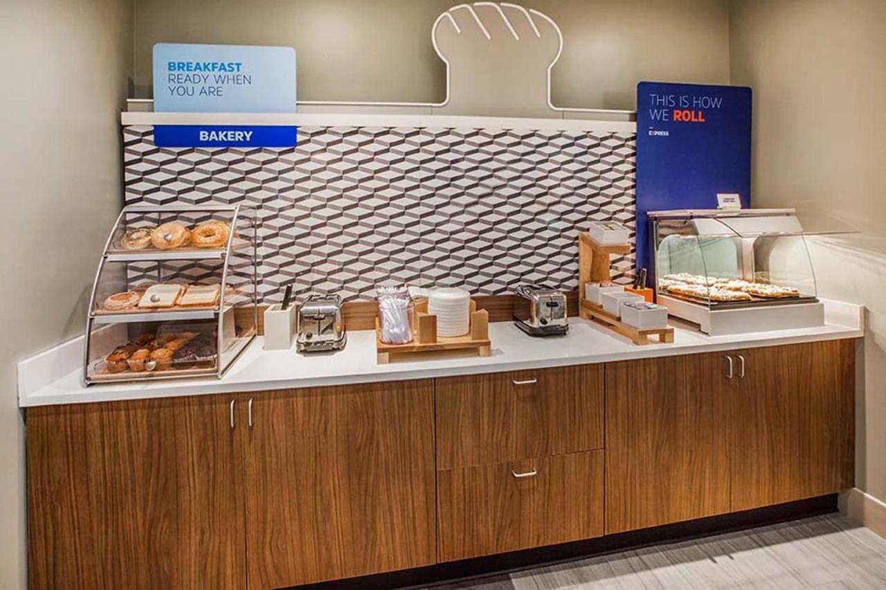 Holiday Inn Express Hotel & Suites Manteca By Ihg Zewnętrze zdjęcie
