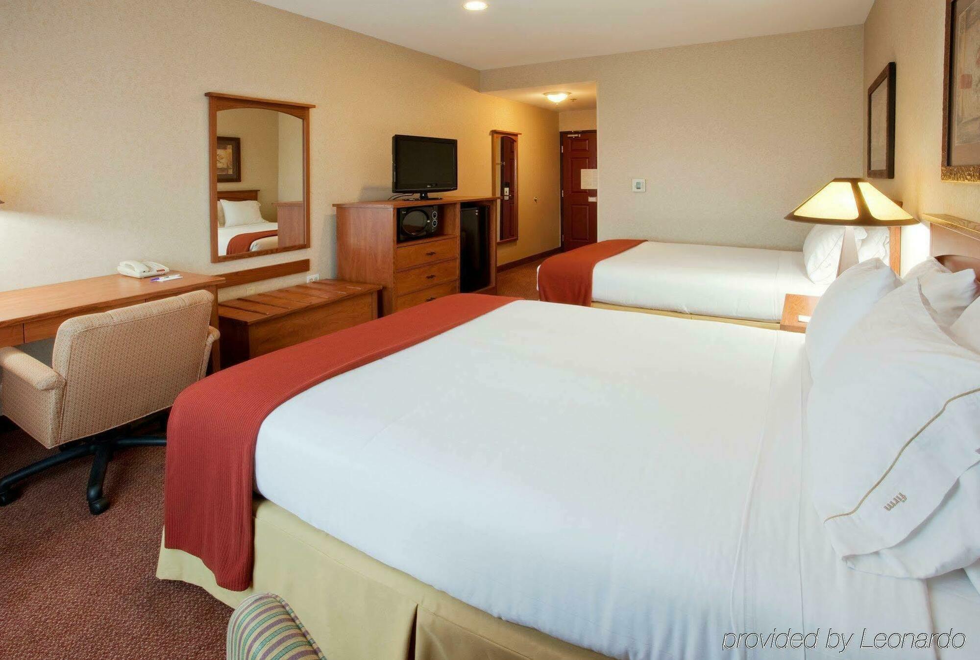 Holiday Inn Express Hotel & Suites Manteca By Ihg Zewnętrze zdjęcie