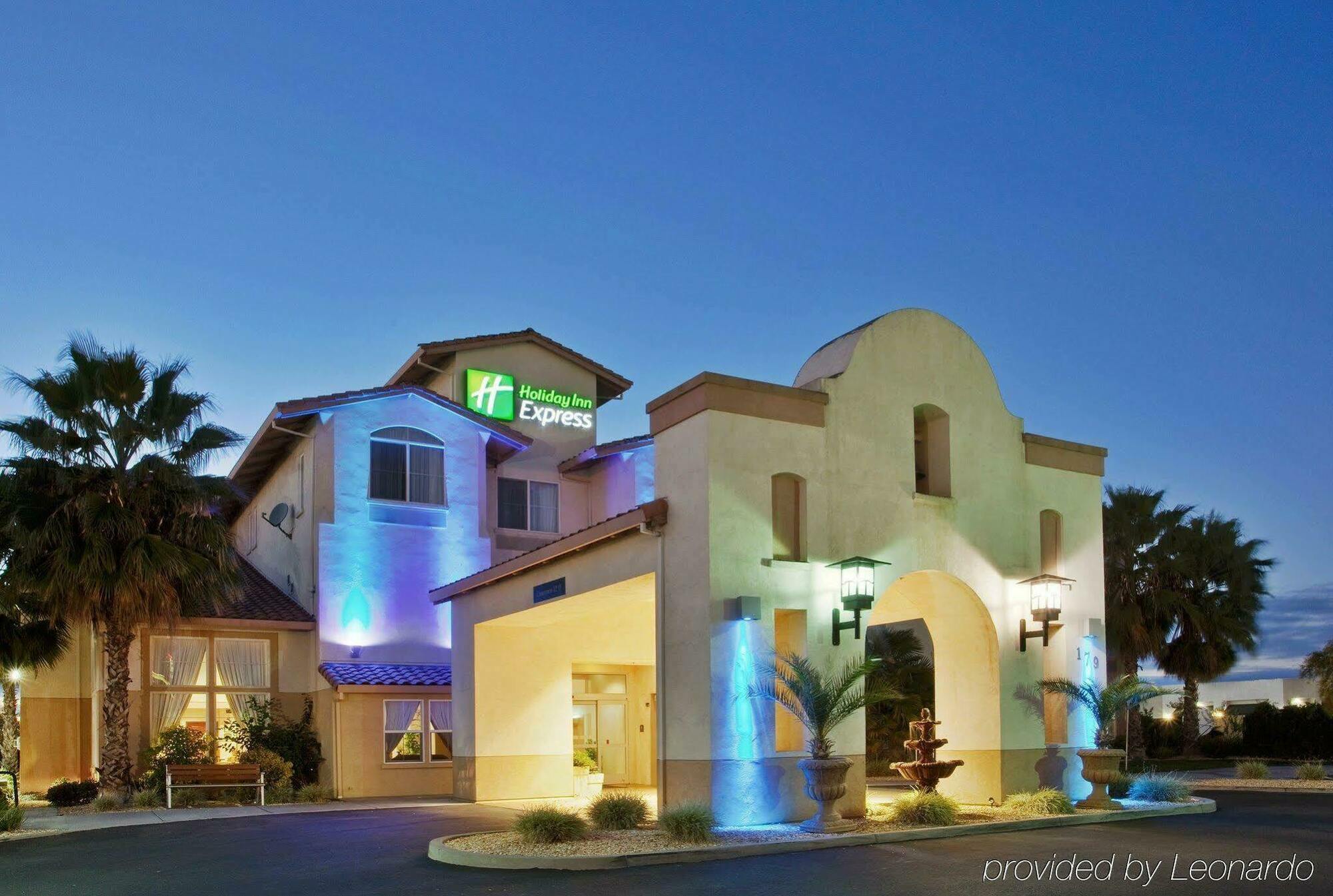 Holiday Inn Express Hotel & Suites Manteca By Ihg Zewnętrze zdjęcie