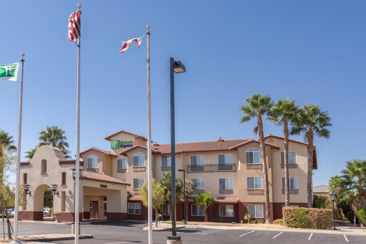 Holiday Inn Express Hotel & Suites Manteca By Ihg Zewnętrze zdjęcie