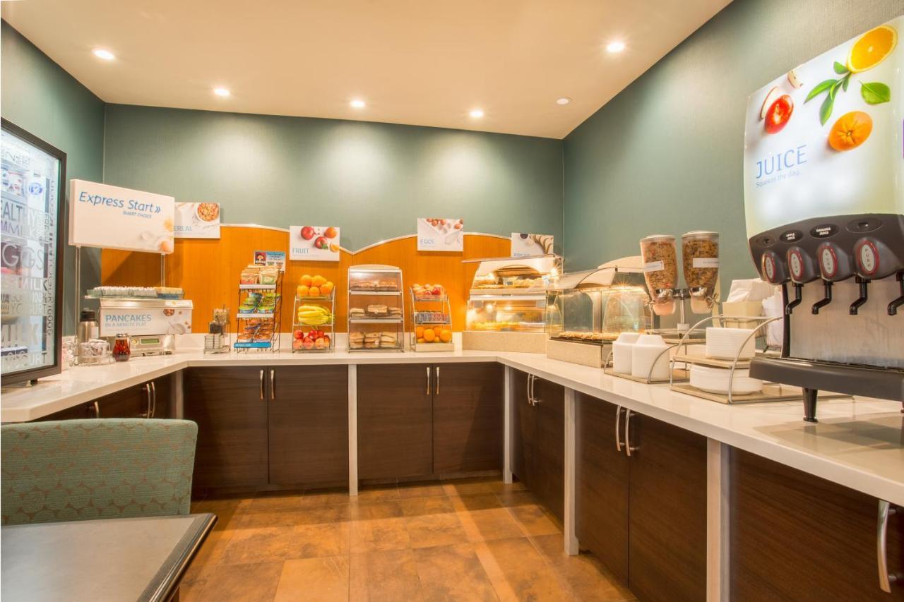 Holiday Inn Express Hotel & Suites Manteca By Ihg Zewnętrze zdjęcie