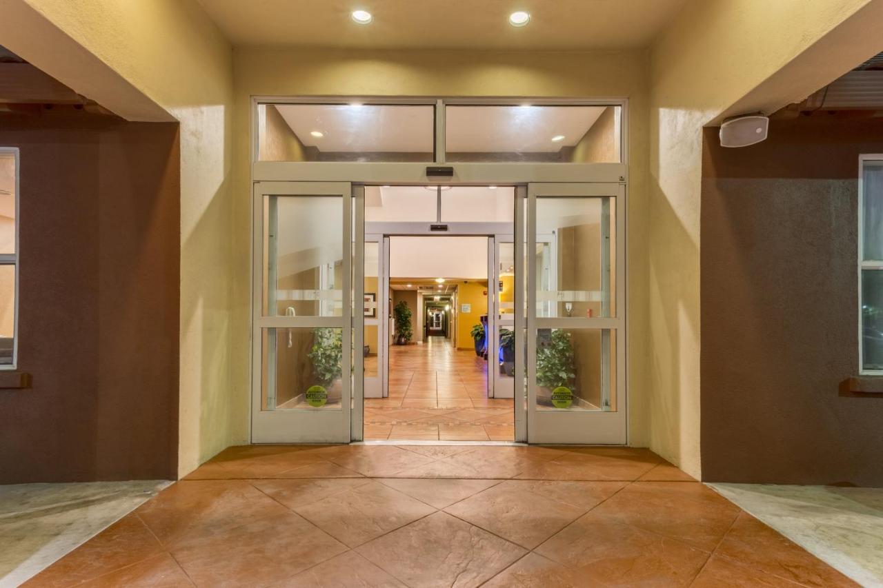 Holiday Inn Express Hotel & Suites Manteca By Ihg Zewnętrze zdjęcie